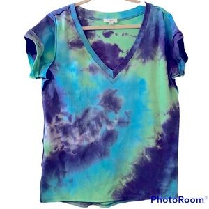 UmGee tie dye raw edge Tshirt EUC